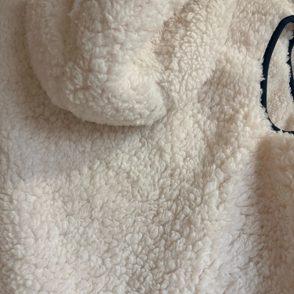 Weatherproof Vintage White Vest with Dark Trim - Picture 6 of 6